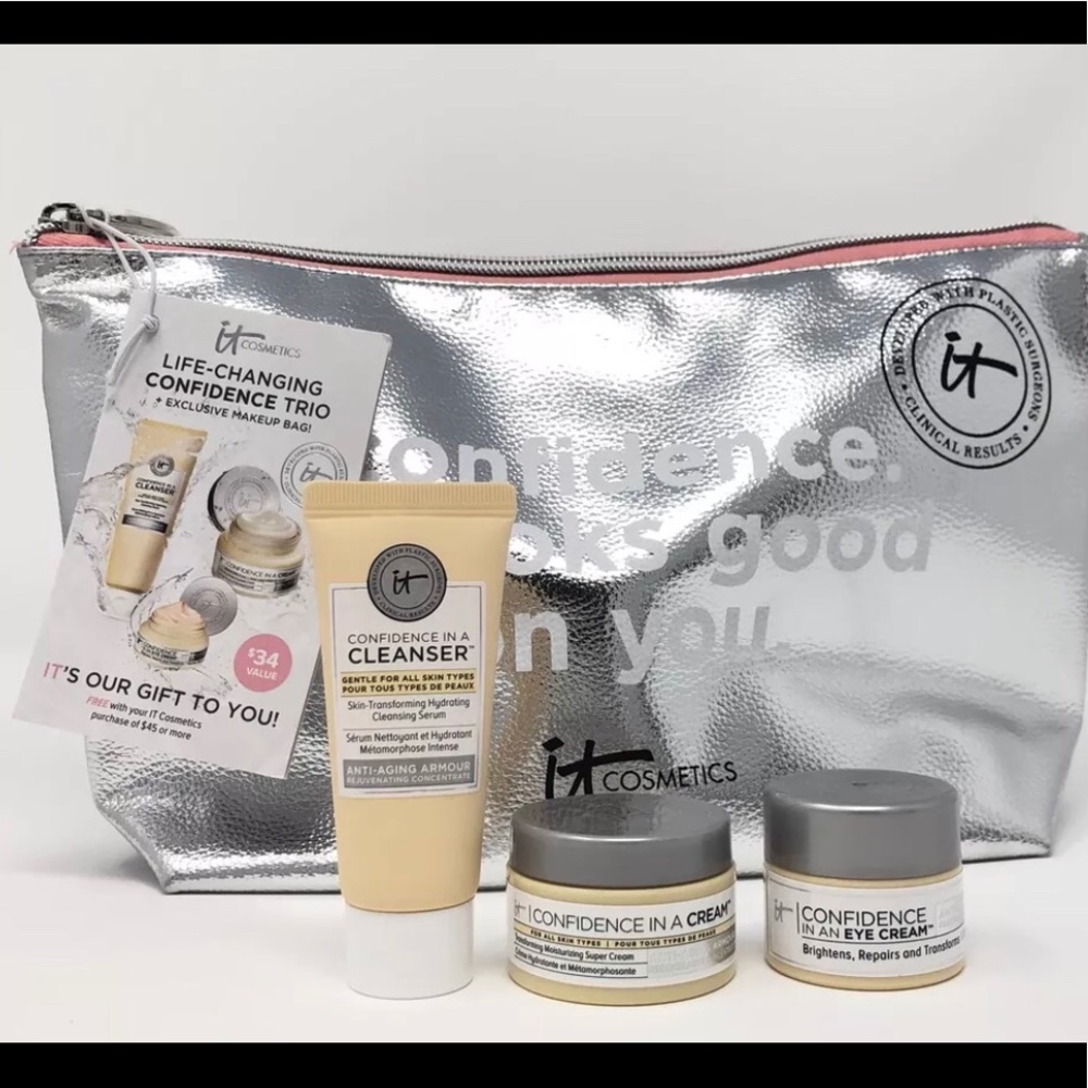 It Cosmetics 4 piece travel size set NWT